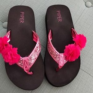 Black flip flops child sz 2